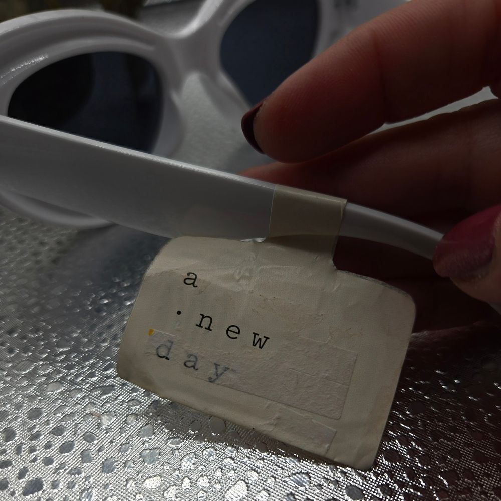 "5/$40" A New Day Target Fun Funky Bold White Retro Pin Up Girl Sunglasses - Picture 4 of 4
